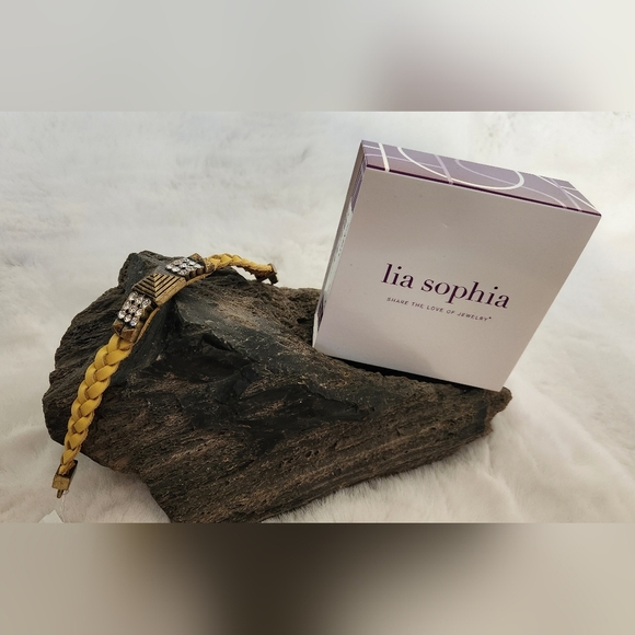 NWT Sophia "Confidant" Lemon colour faux leather with cut crystal bracelet - Picture 2 of 4